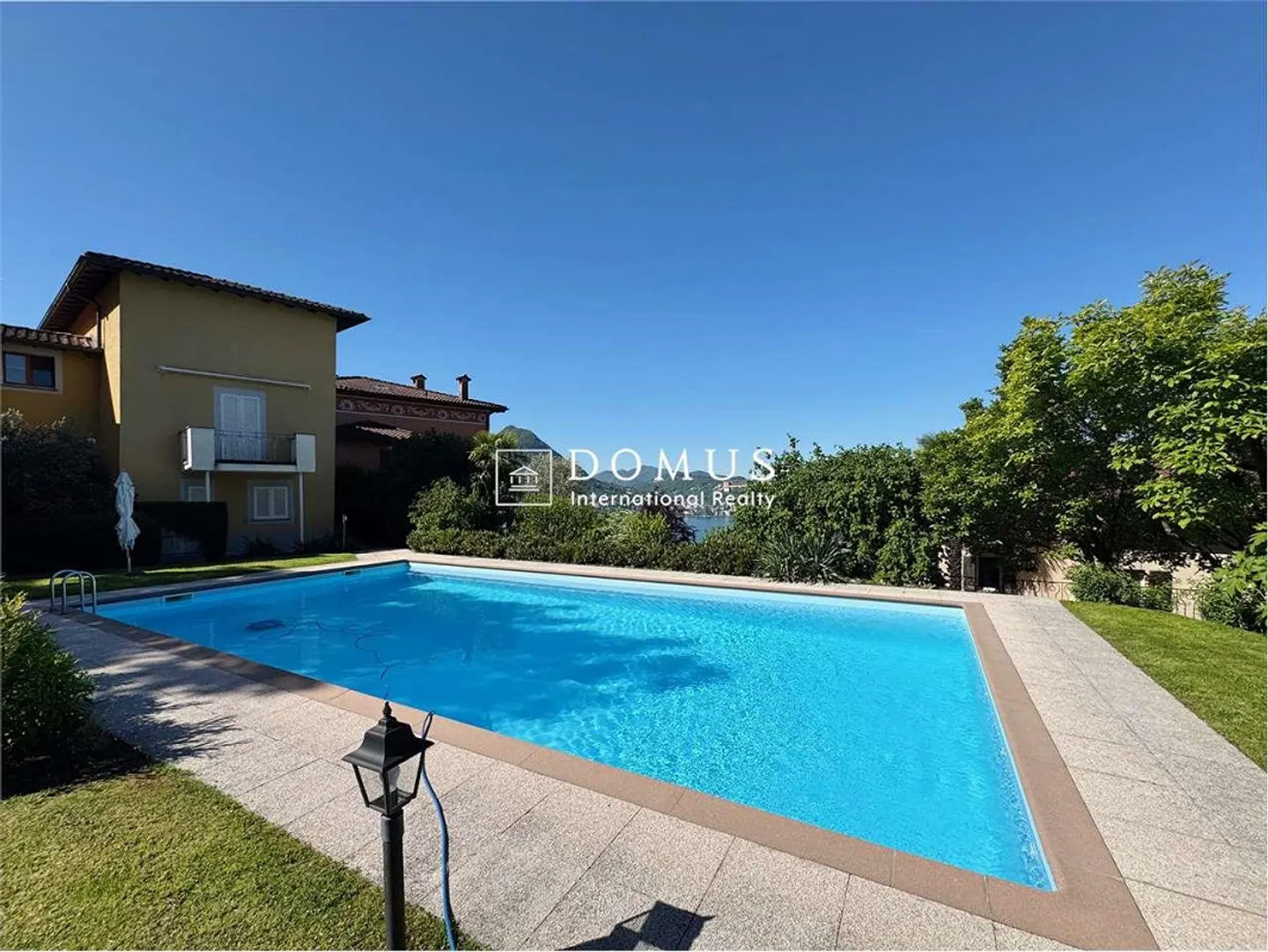 Renovated apartment with swimming pool - Photo 9 of 12