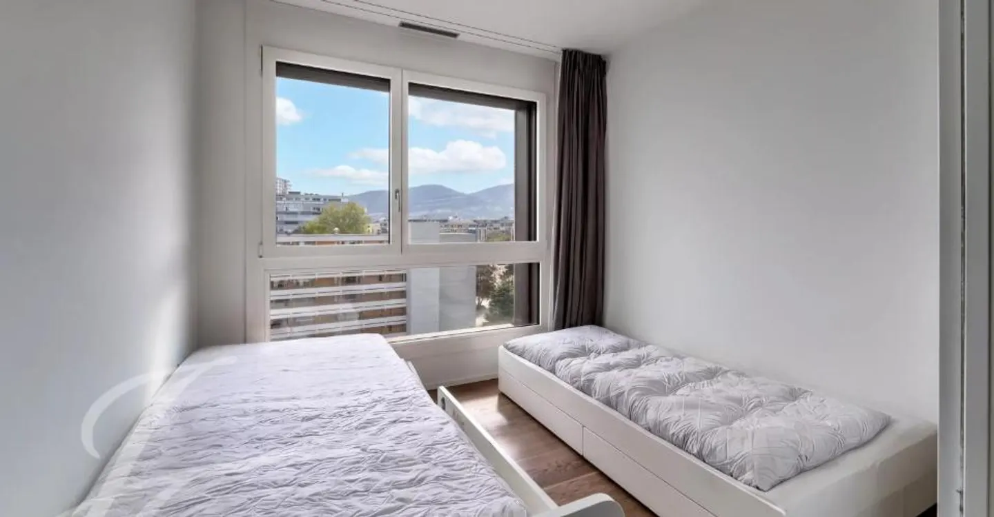 High-Floor Apartment with View - Photo 9 of 10