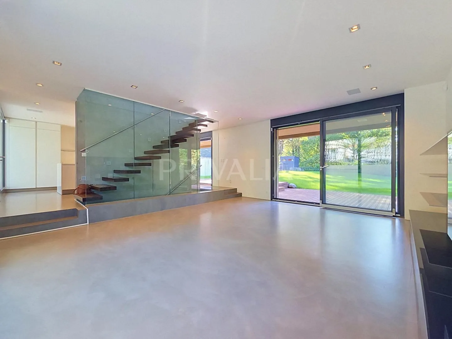 Elegant semi-detached villa with high-end features - Photo 1 of 13
