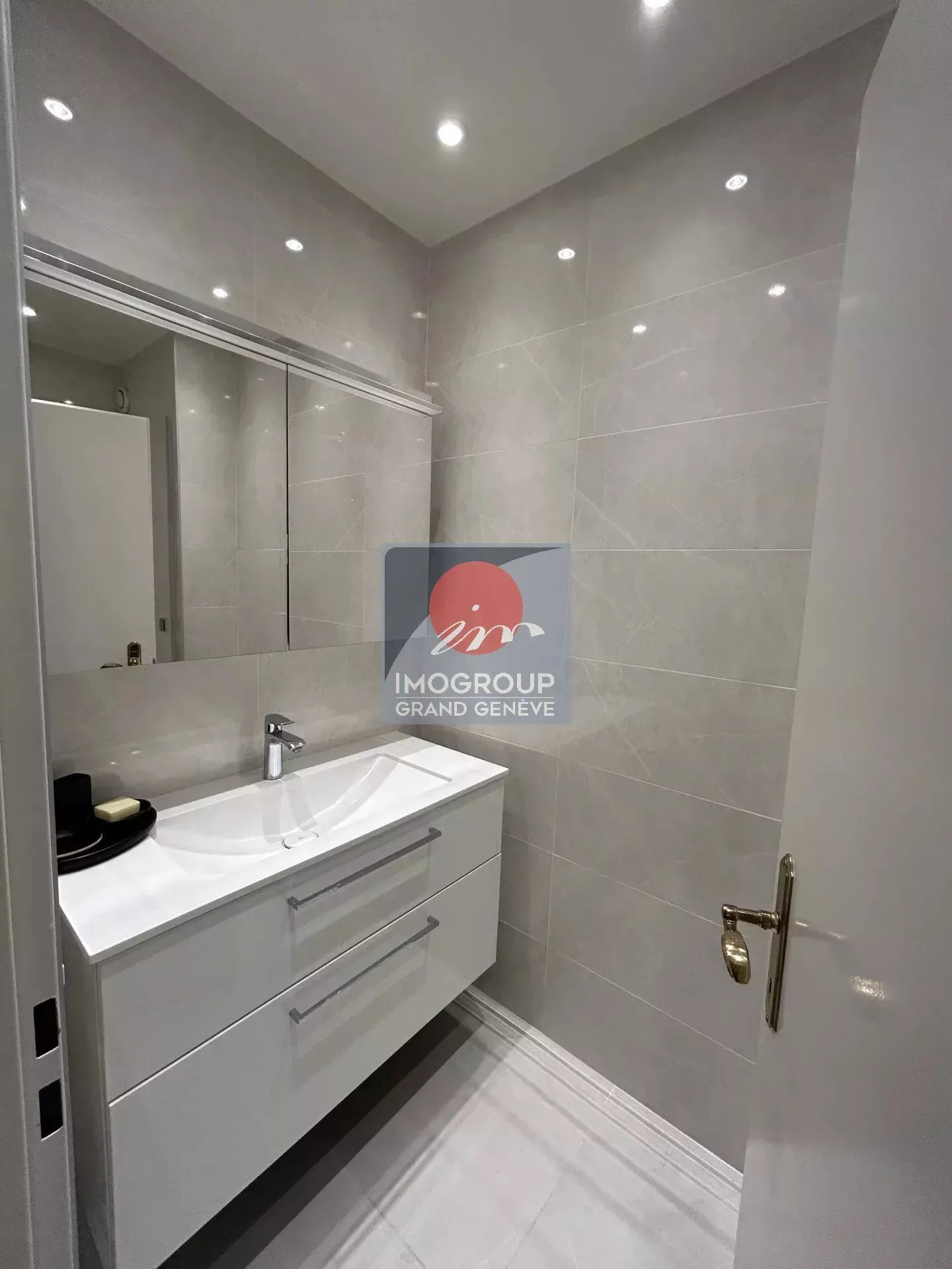In affitto - magnifico appartamento arredato in una residenza di prestigio con piscina - Foto 4 di 6