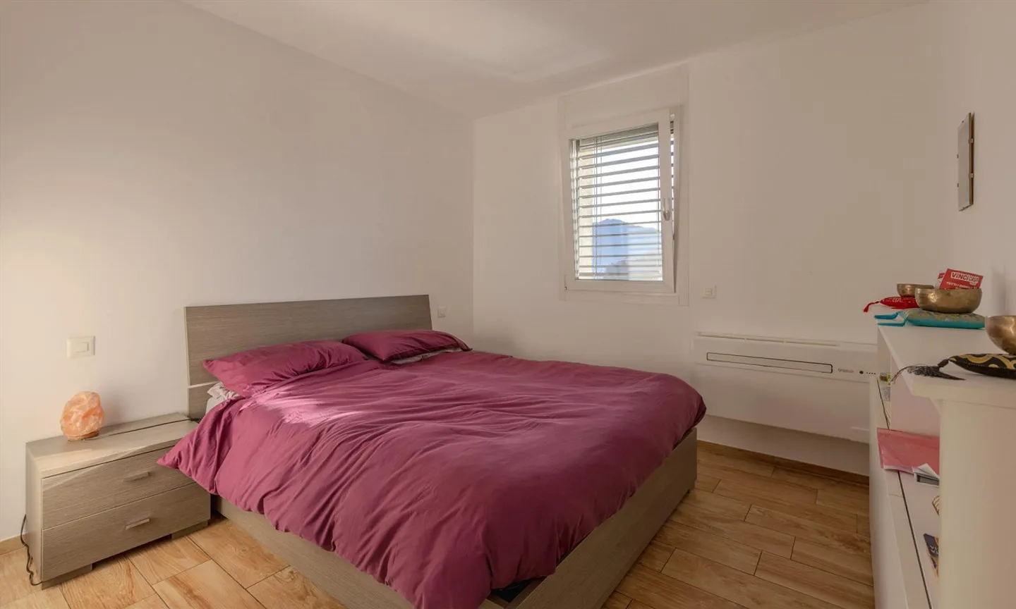 MODERNES 2,5-ZIMMER-APARTMENT MIT TERRASSE UND OFFENEM BLICK IN VACALLO - Foto 6 von 9