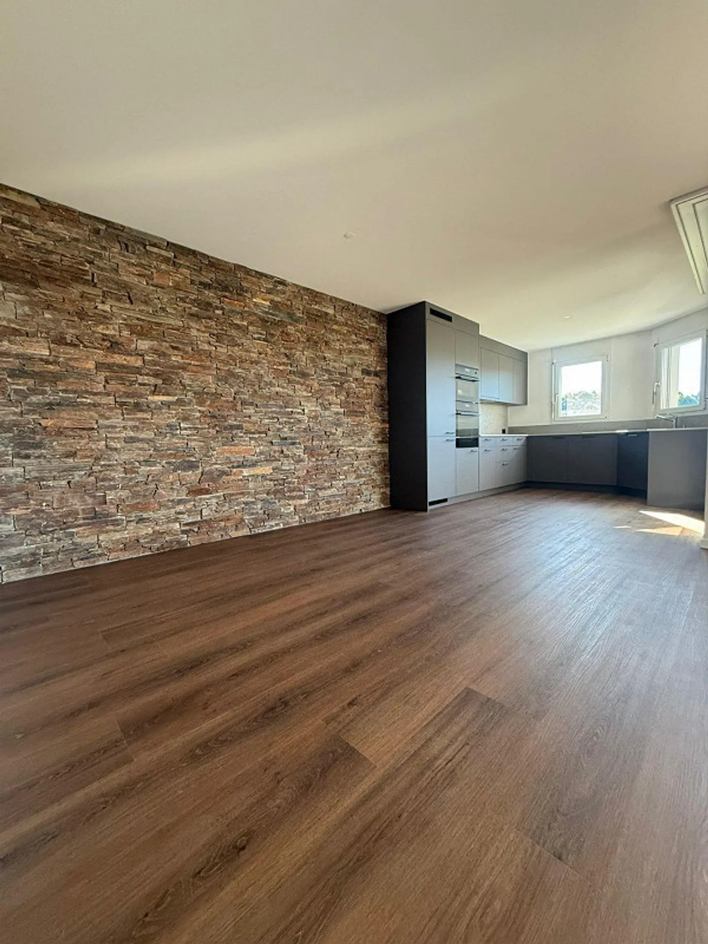 Appartement lumineux et de haute qualité disponible à partir du 01.09.2026 - Photo 4 sur 13