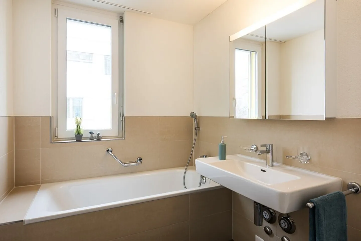 Appartement moderne, central et calme - saisissez-le ! - Photo 7 sur 8