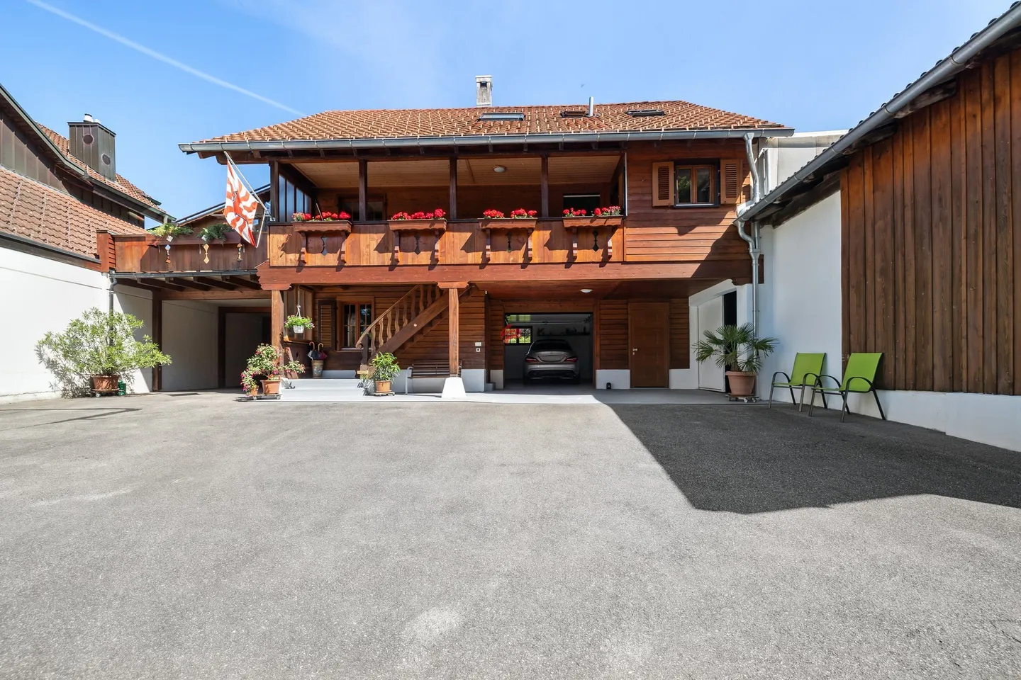 Single house for sale - Photo 1 of 11