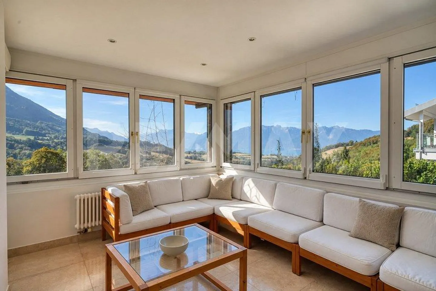Seeblick, Innenpool und 335 m²: Villa mit 6 Schlafzimmern + Studio - Foto 6 von 13