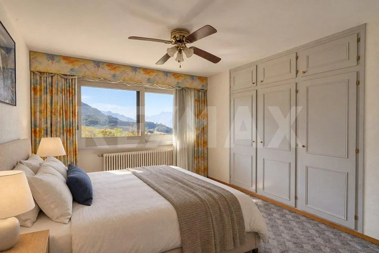 Seeblick, Innenpool und 335 m²: Villa mit 6 Schlafzimmern + Studio - Foto 7 von 13