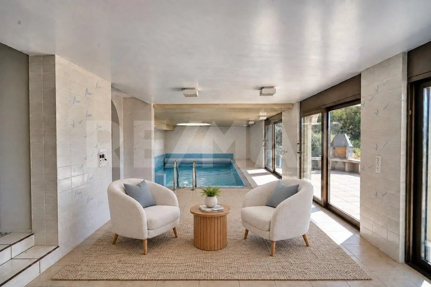 Seeblick, Innenpool und 335 m²: Villa mit 6 Schlafzimmern + Studio - Foto 9 von 13