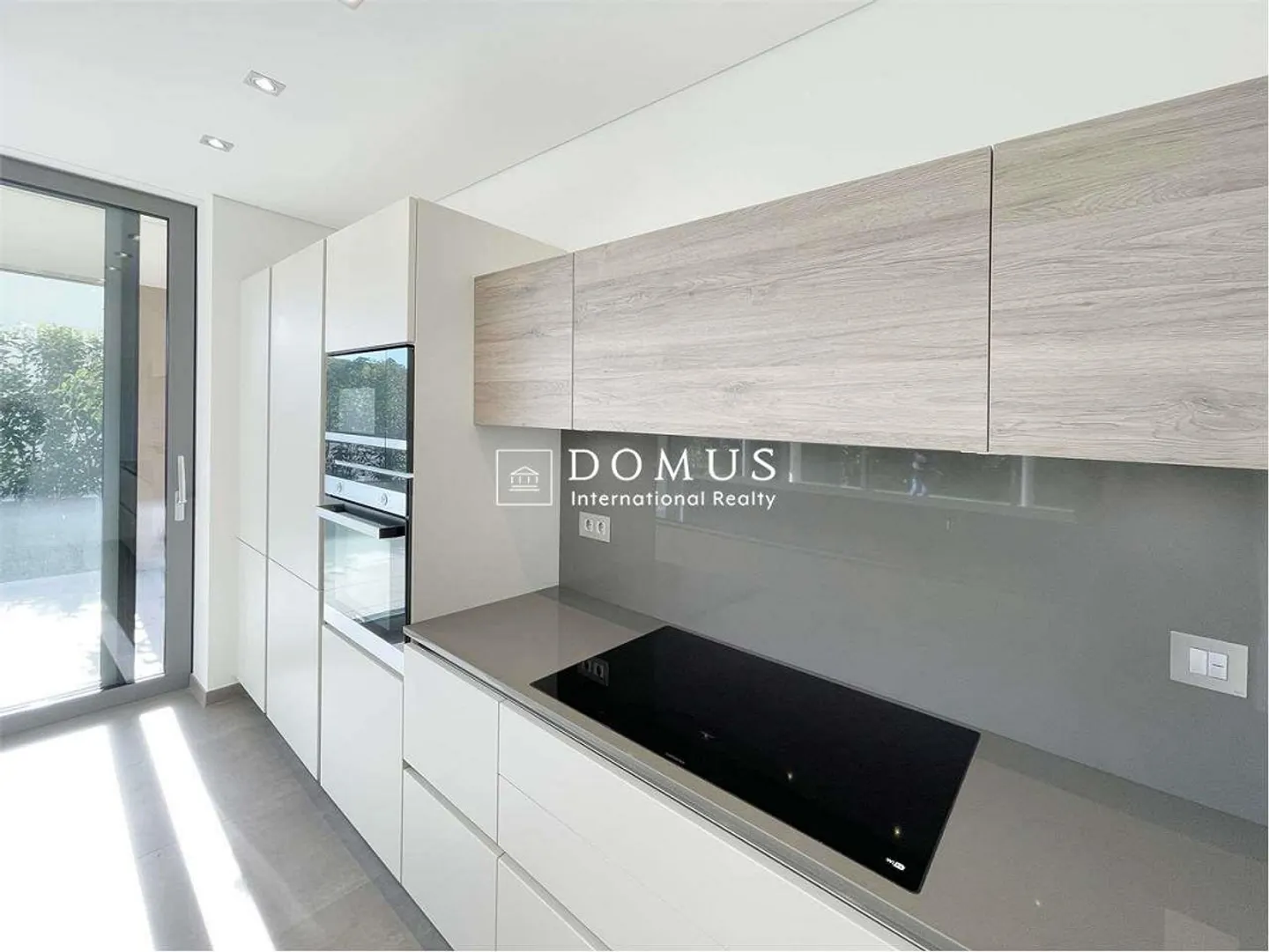 Moderne 3,5 pièces avec jardin privé - Photo 4 sur 13