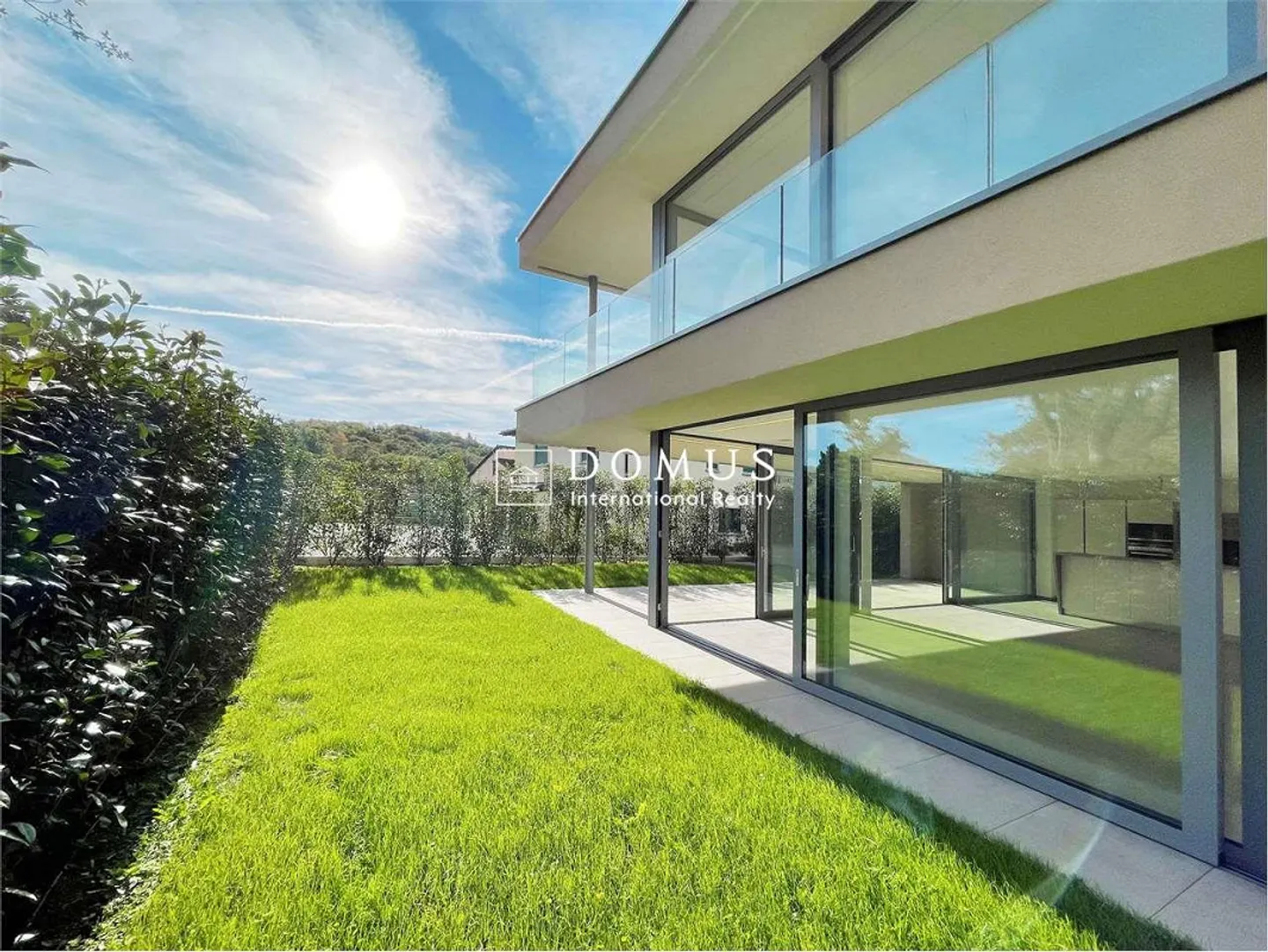 Moderne 3,5 pièces avec jardin privé - Photo 5 sur 13