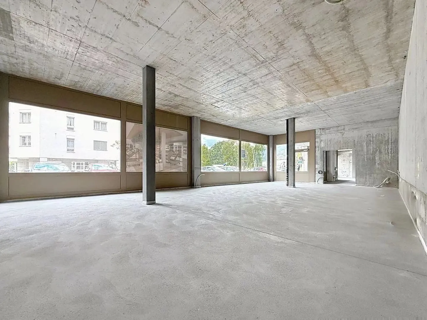 Last available area: 106.5 m² - versatile and ideally located! - Photo 2 of 9