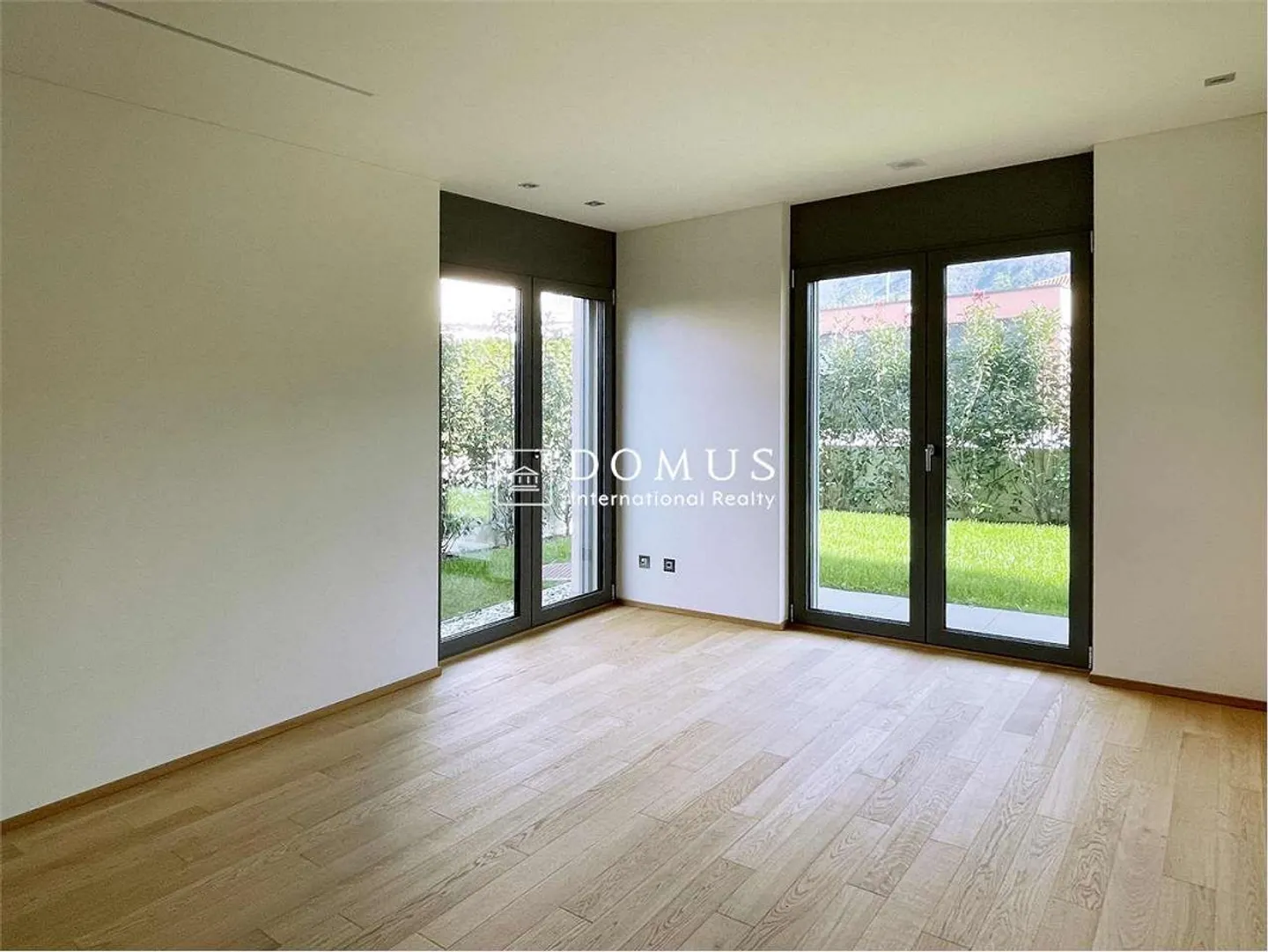 Moderne 3,5 pièces avec jardin privé - Photo 6 sur 13