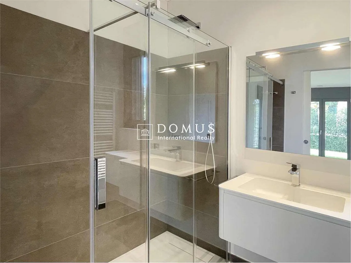 Moderne 3,5 pièces avec jardin privé - Photo 9 sur 13