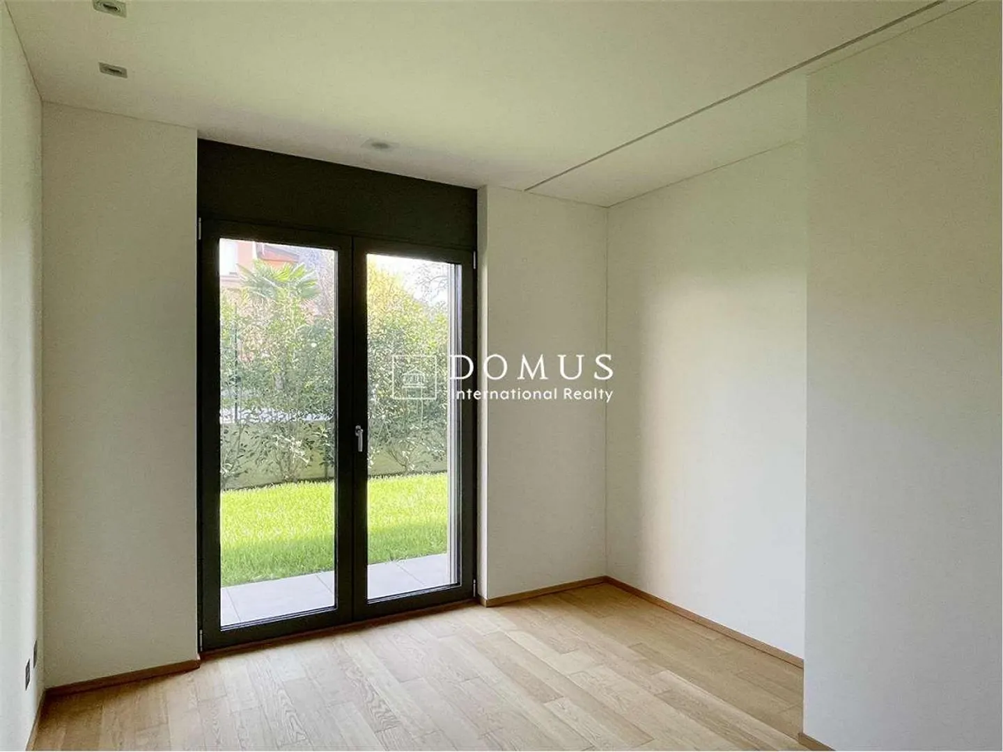 Moderne 3,5 pièces avec jardin privé - Photo 11 sur 13