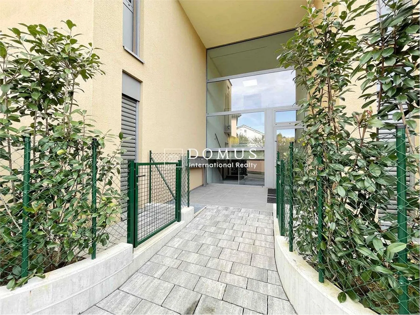 Moderne 3,5 pièces avec jardin privé - Photo 12 sur 13