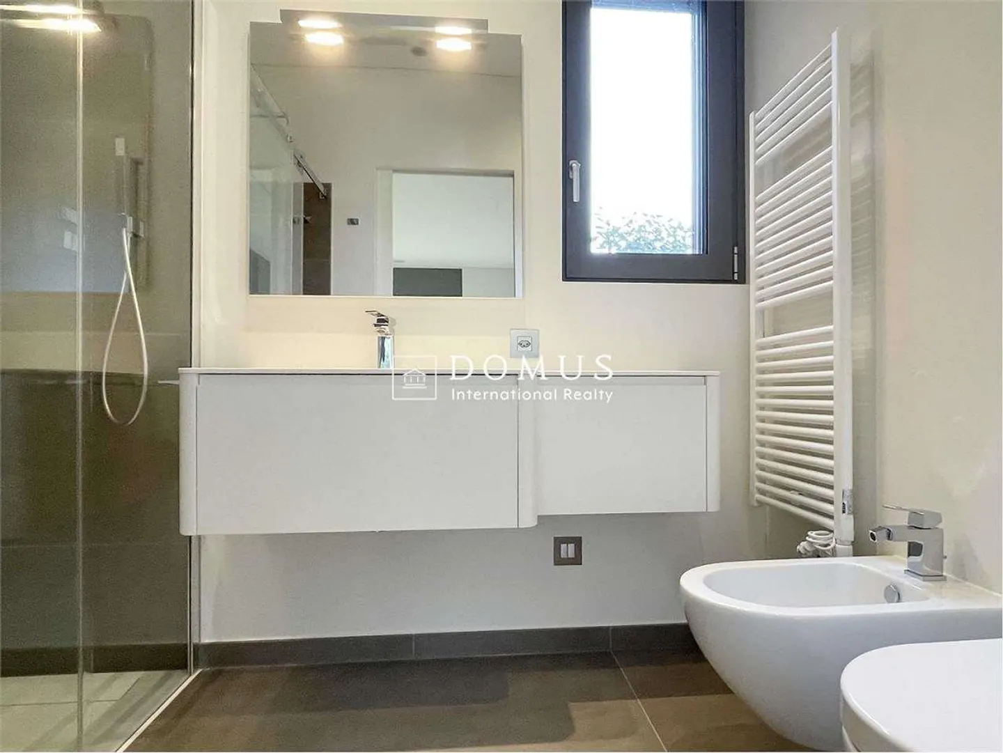 Moderne 3,5 pièces avec jardin privé - Photo 13 sur 13