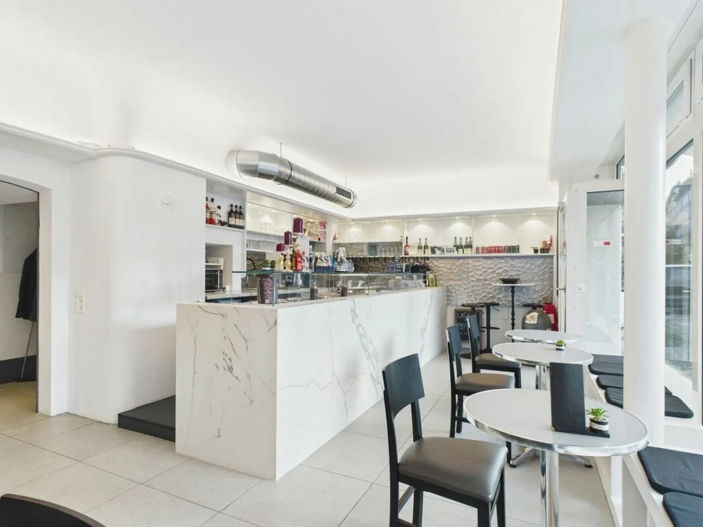 Espace de gastronomie prêt à l'emploi avec terrasse dans un excellent emplacement à Zurich - Photo 3 sur 12