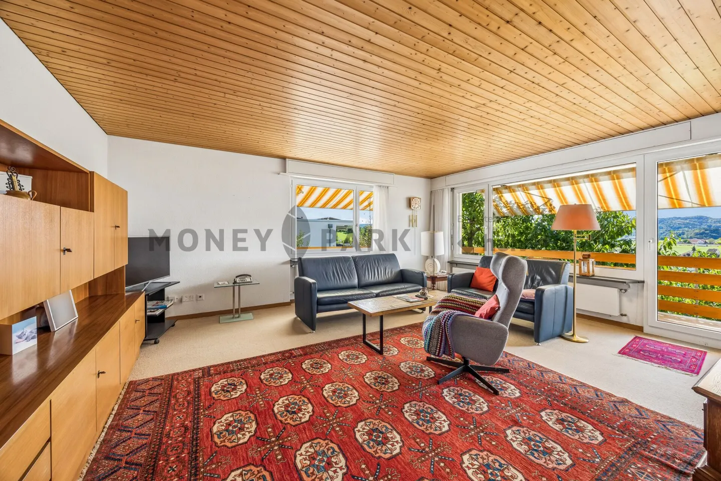 7.5-Room Single-Family House with Unobstructed Views - Photo 3 of 13