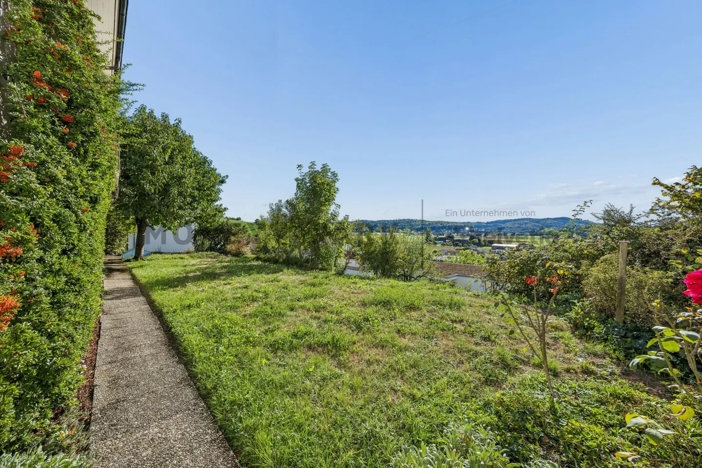 7.5-Room Single-Family House with Unobstructed Views - Photo 8 of 13