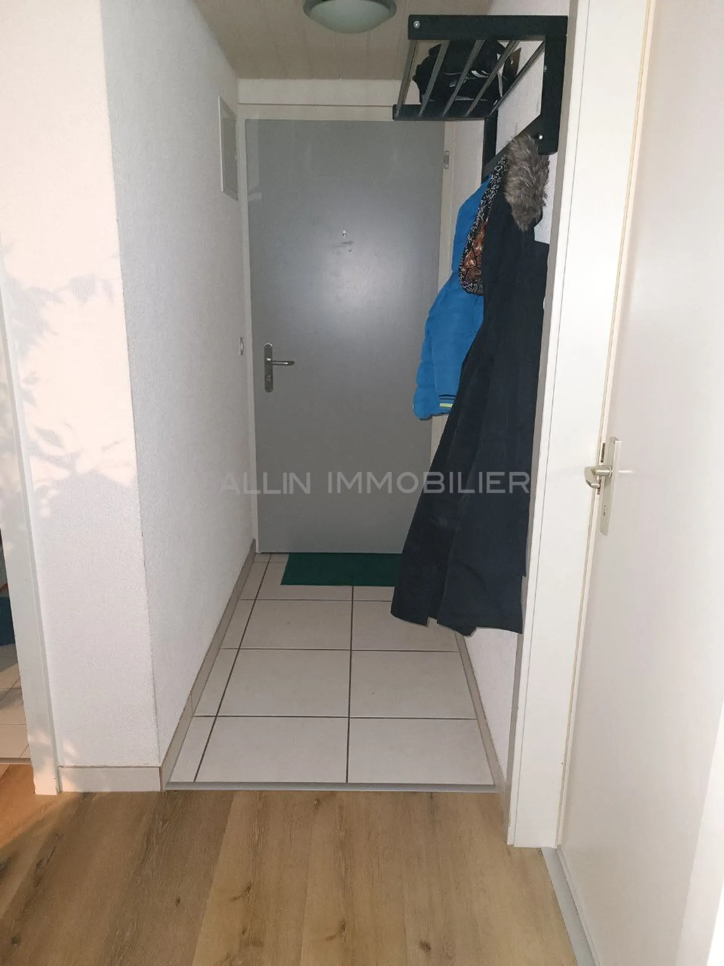 HELLER 3½ ZIMMER WOHNUNG - Foto 7 von 7