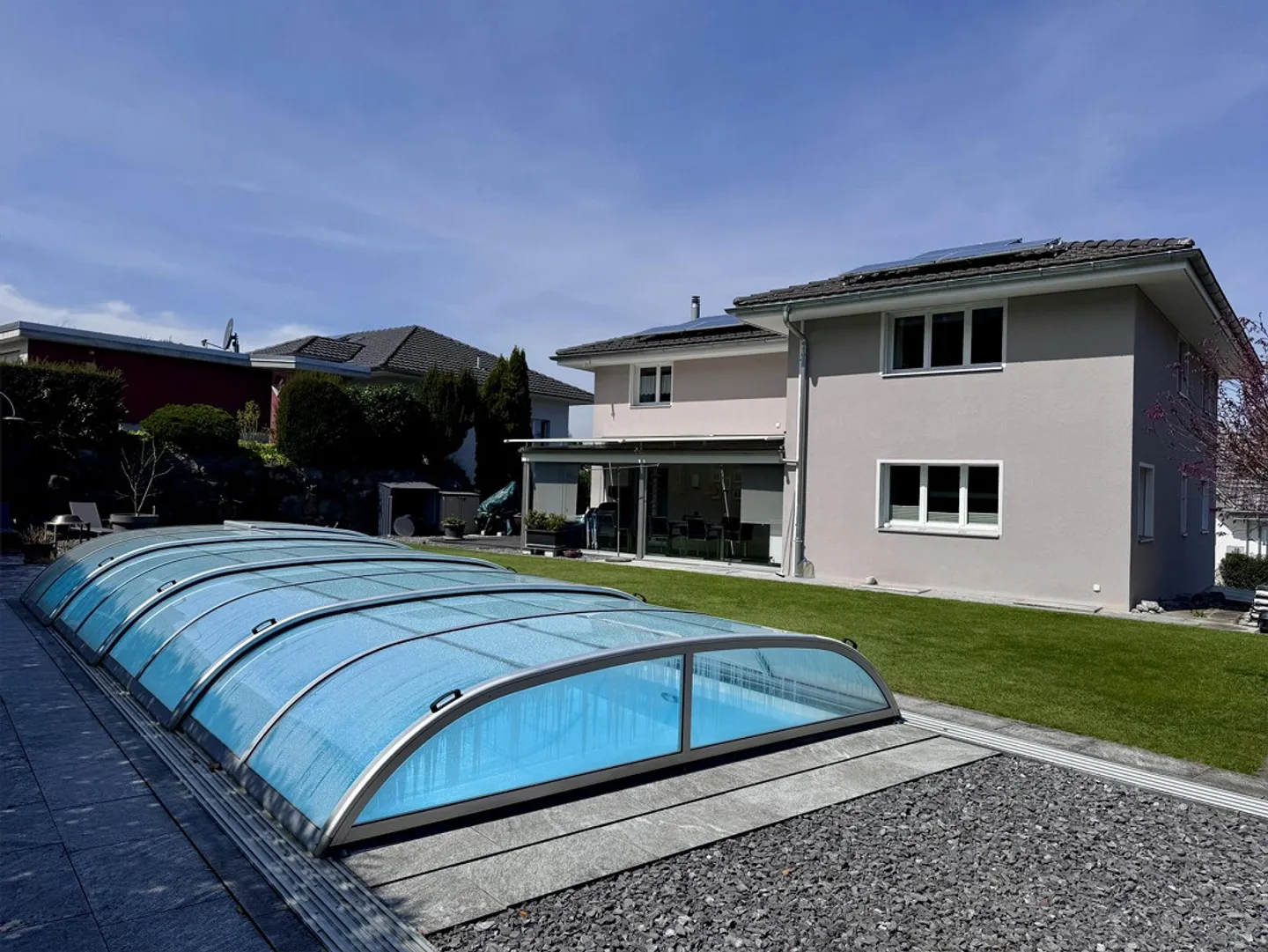 8.5 Room Single-Family House with Pool - Photo 5 of 15