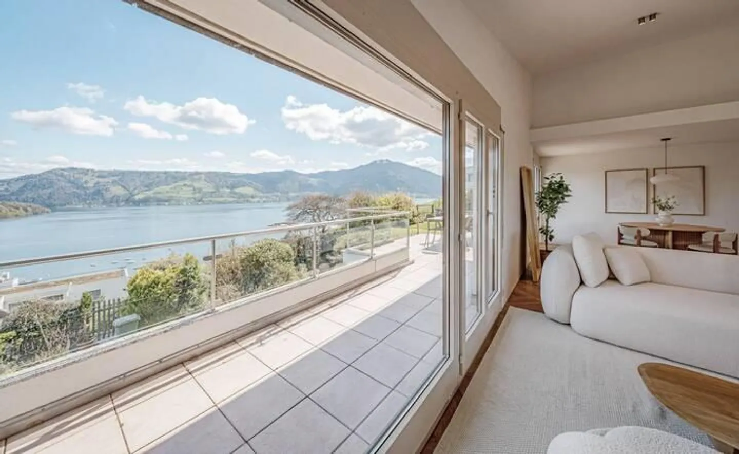 Terrassenhaus mit Seeblick - Foto 1 von 9