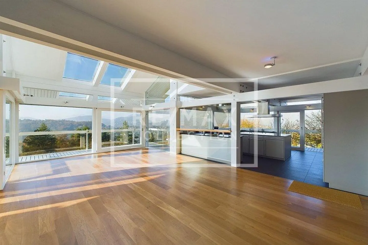Elegantes Huf-Haus mit wunderbarem Blick - In ruhiger Wohngegend - Foto 4 von 13
