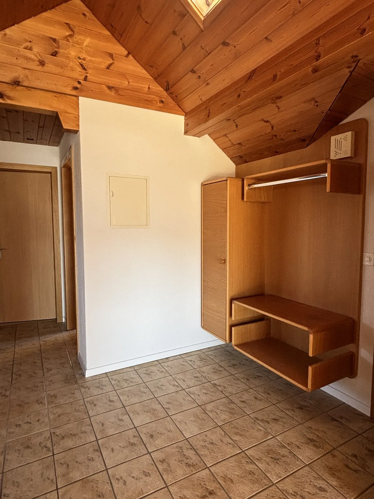 Appartement sous les toits lumineux - Photo 6 sur 9