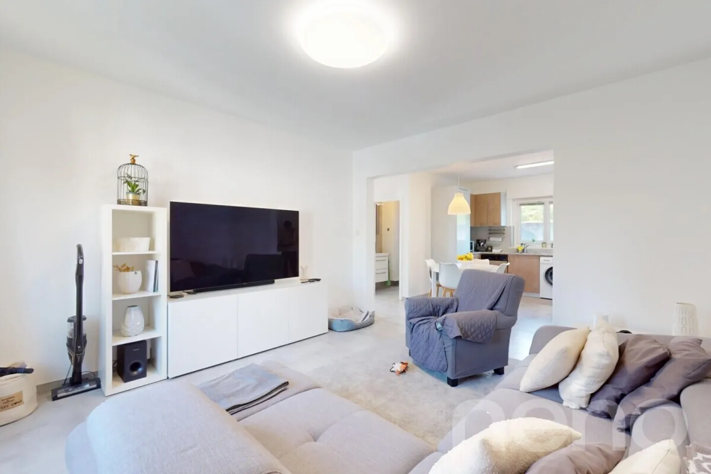 Bellissimo appartamento come nuovo con balcone e garage! - Foto 3 di 11