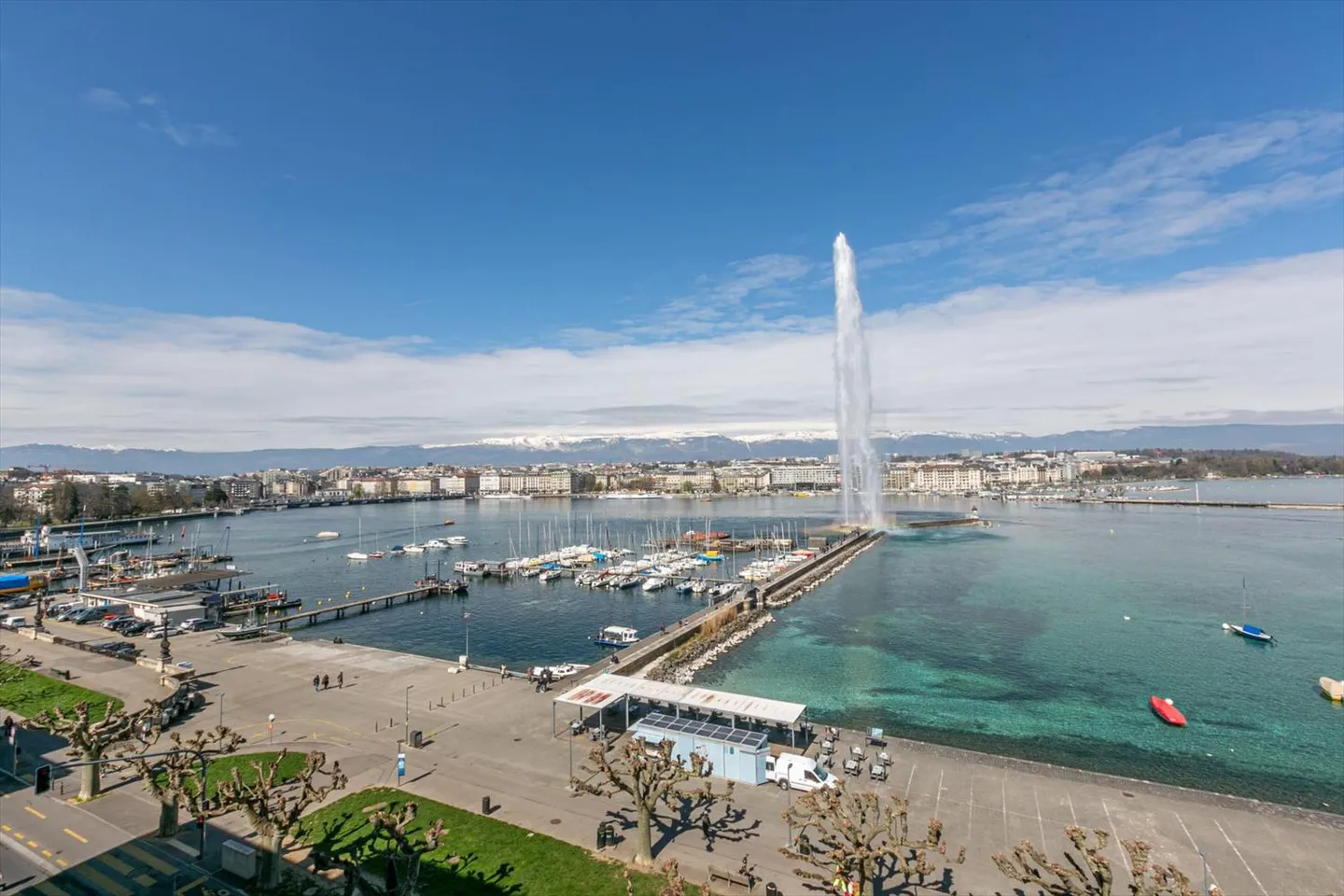 Exceptional new penthouse with panoramic view of the lake and Jet d'eau - Photo 1 of 3