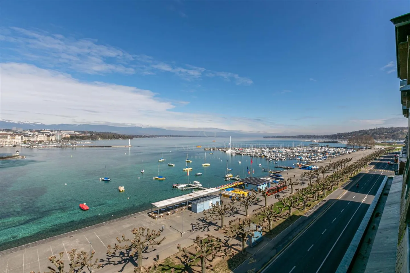 Exceptional new penthouse with panoramic view of the lake and Jet d'eau - Photo 3 of 3