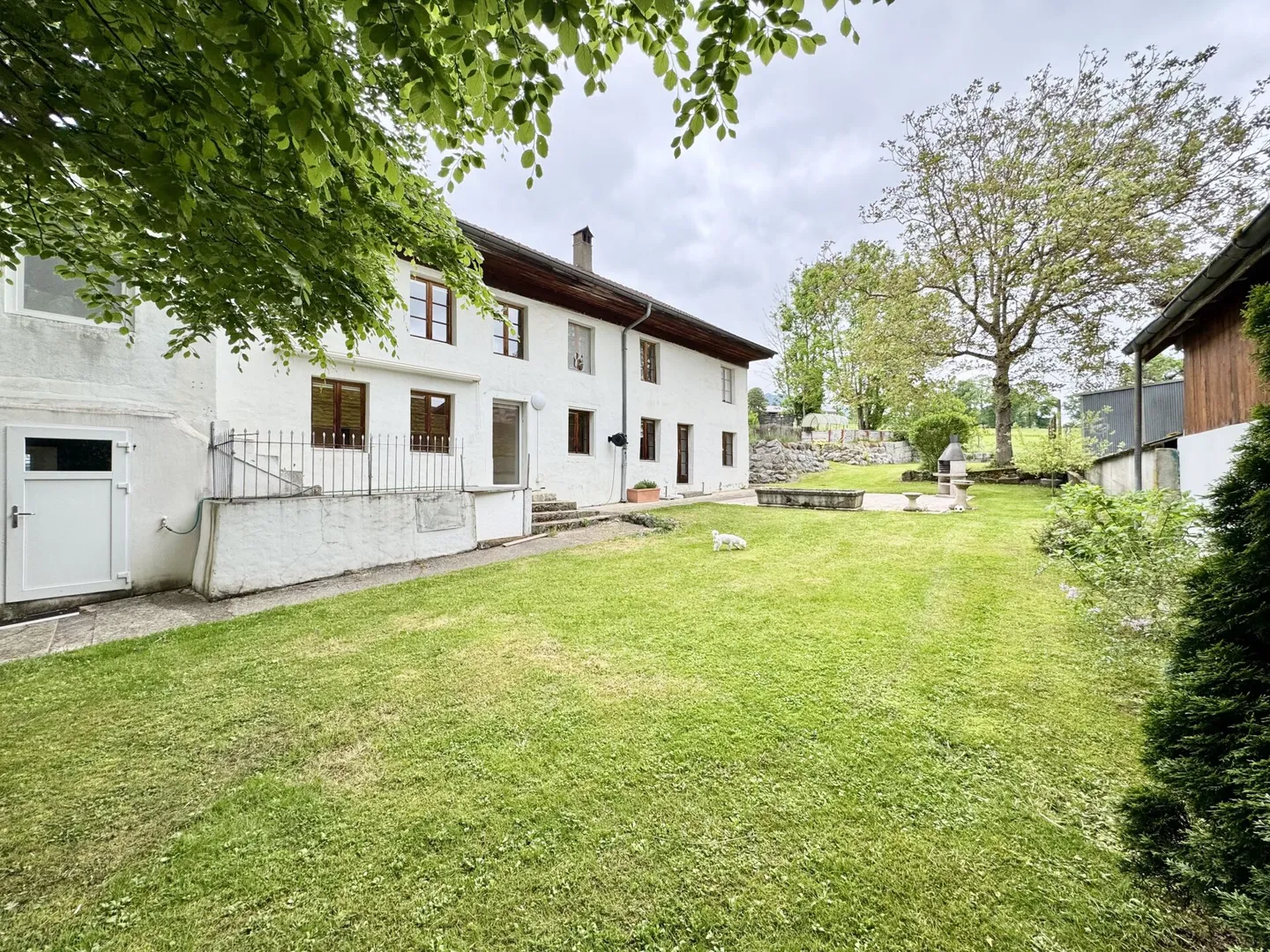 Casa bifamiliare soleggiata, laboratorio, giardino XXL e potenziale di espansione! - Foto 4 di 21