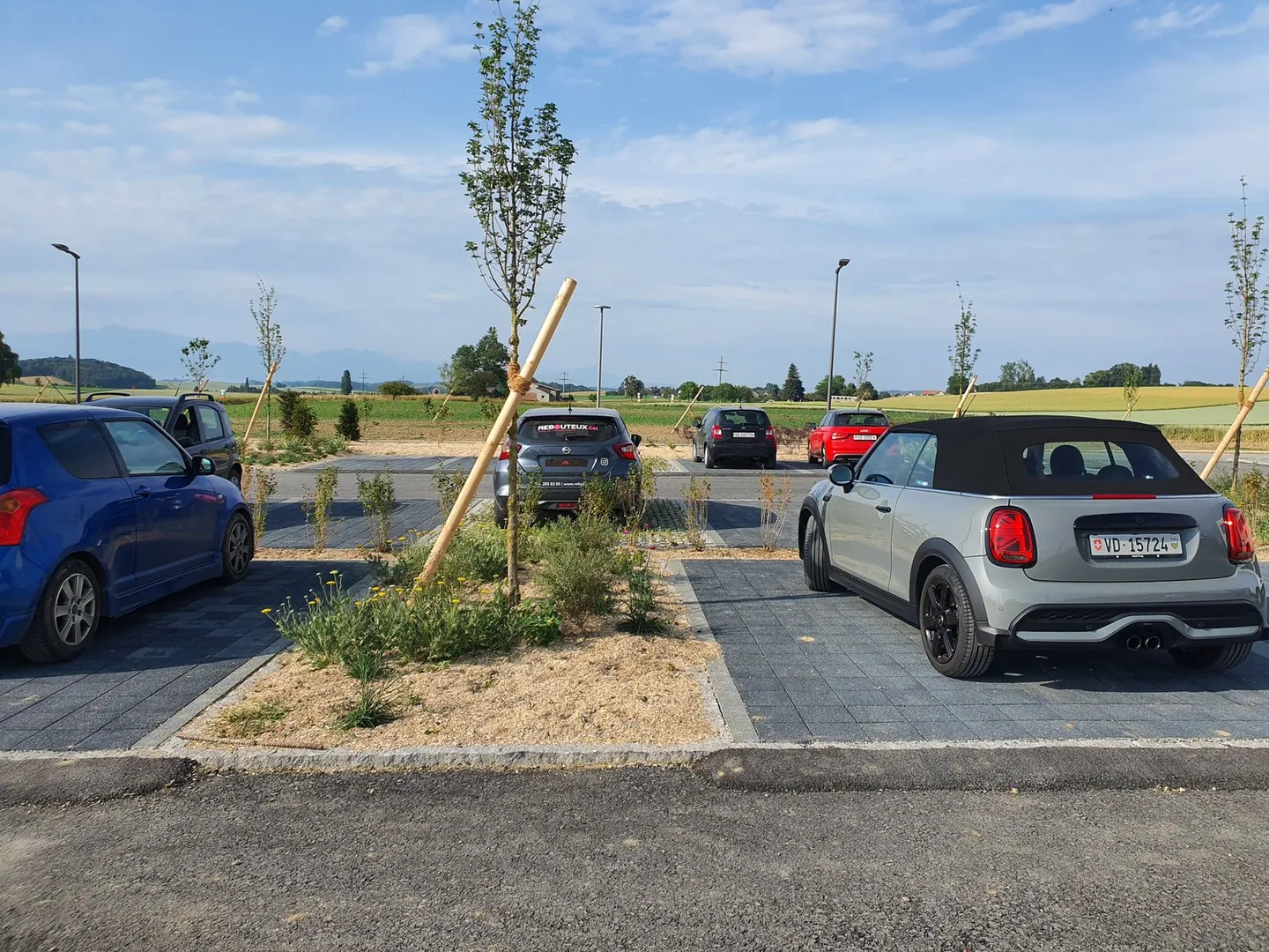 Places de parking extérieures à louer - Photo 1 sur 2