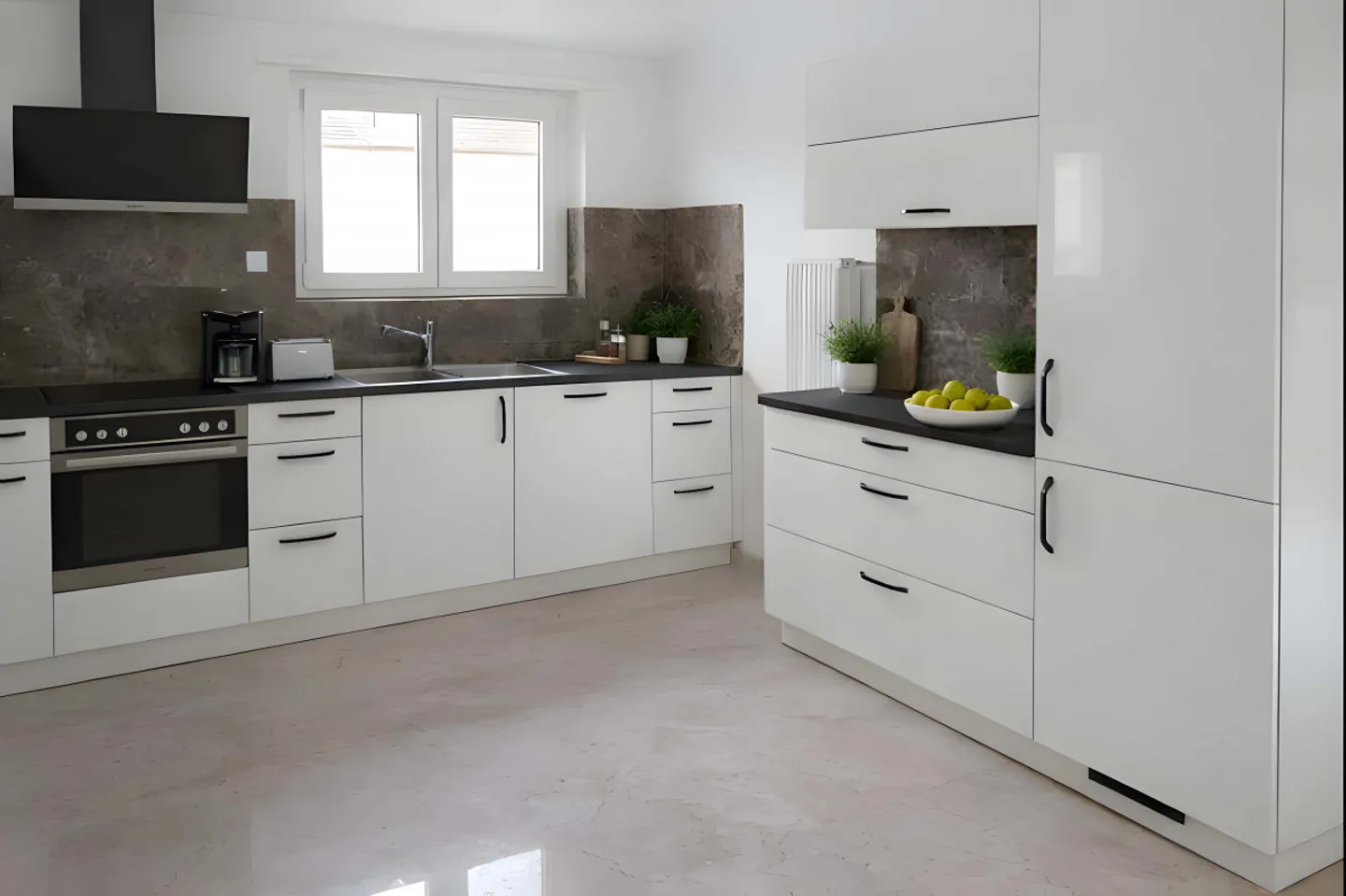 Ampio appartamento moderno con cucina abitabile - Foto 4 di 5