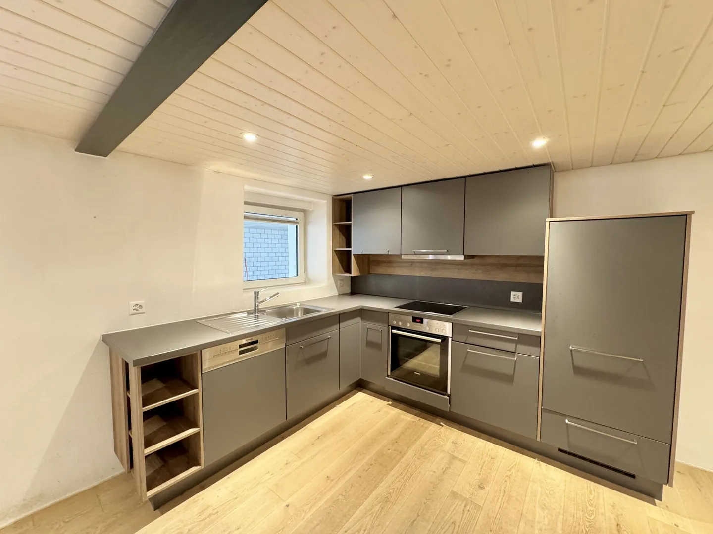 Casa bifamiliare soleggiata, laboratorio, giardino XXL e potenziale di espansione! - Foto 6 di 21
