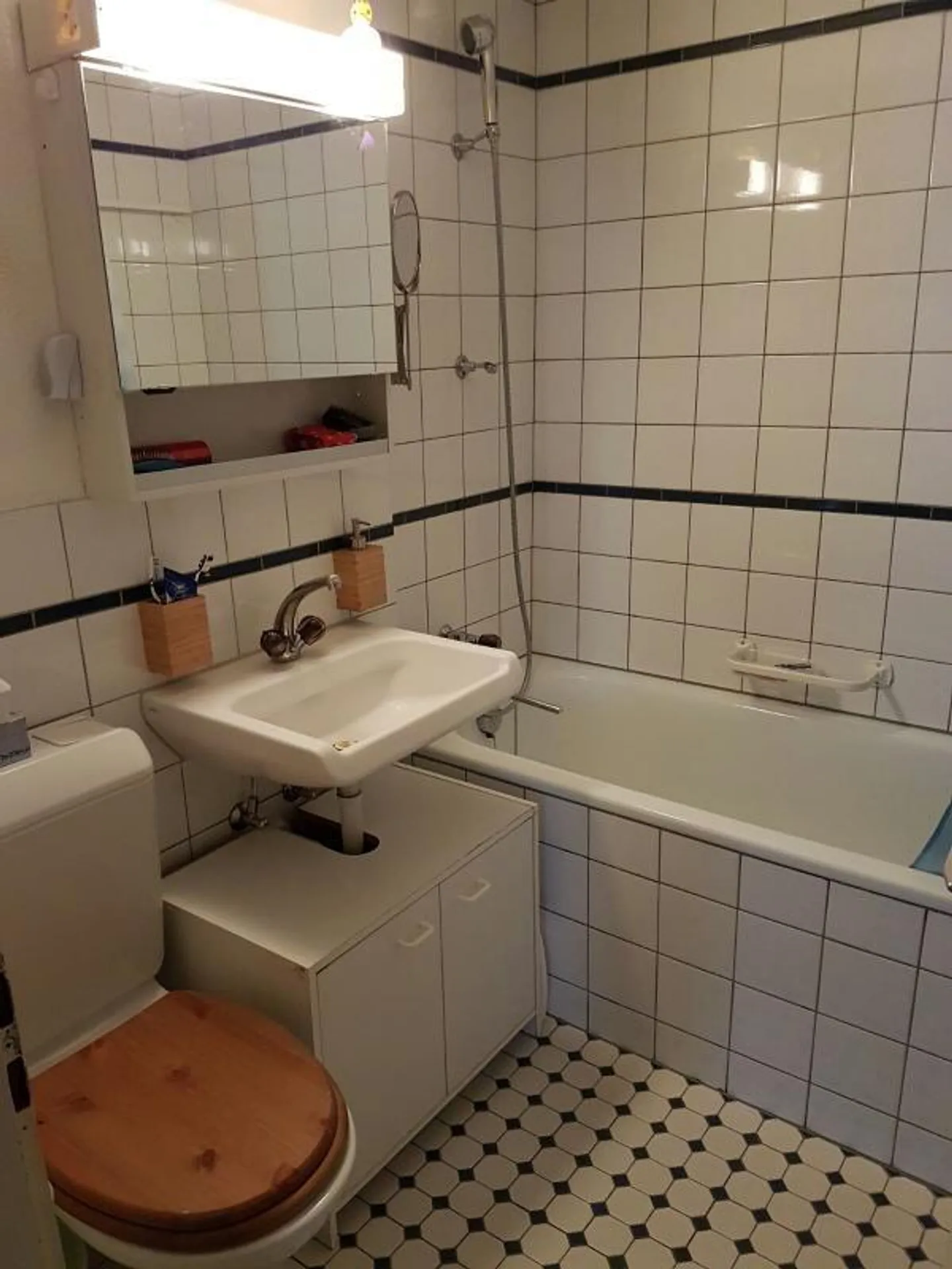 Appartement ensoleillé de 3 1/2 pièces dans une ancienne maison glaronnaise - Photo 8 sur 10