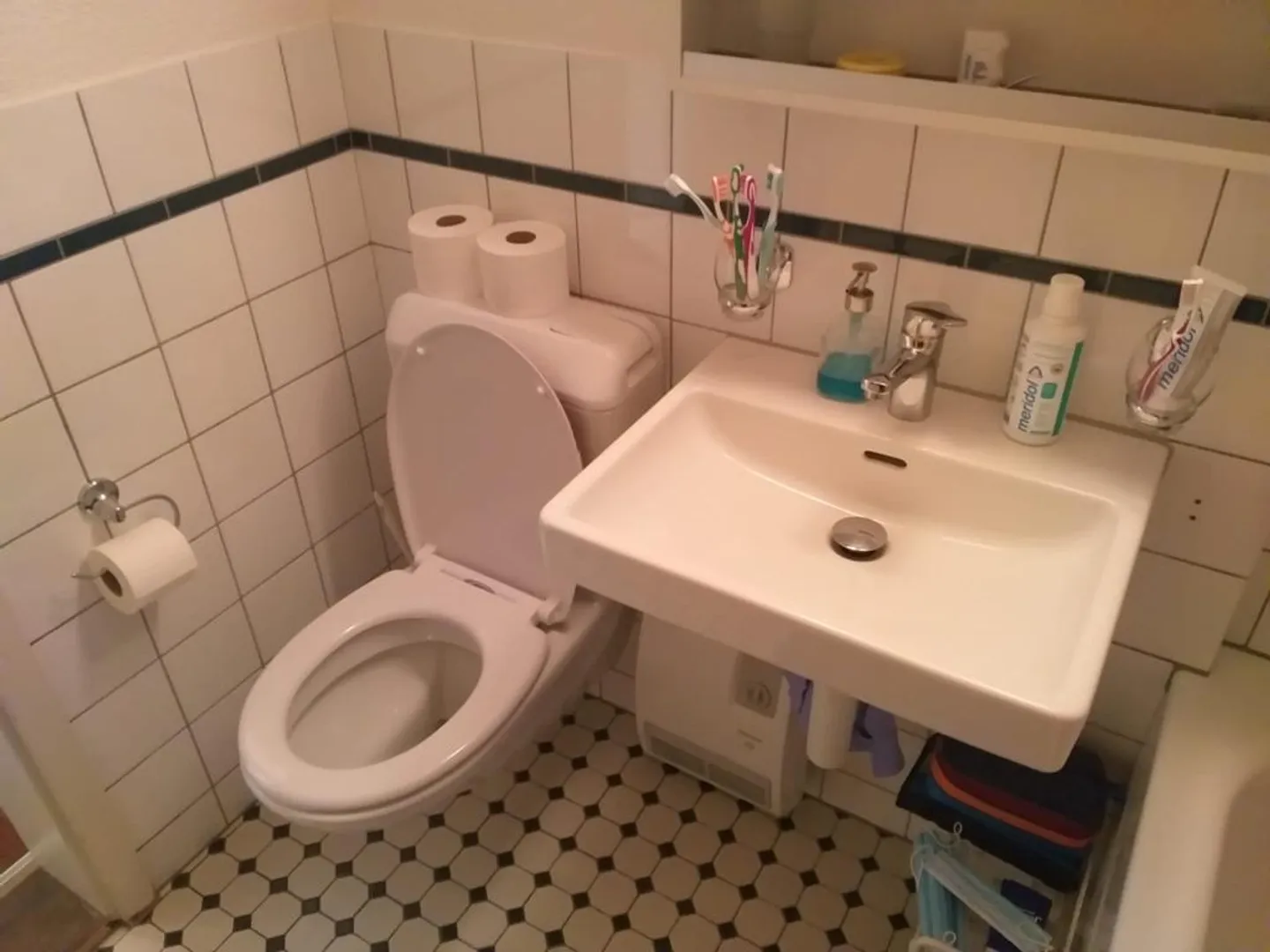 Appartement ensoleillé de 3 1/2 pièces dans une ancienne maison glaronnaise - Photo 9 sur 10