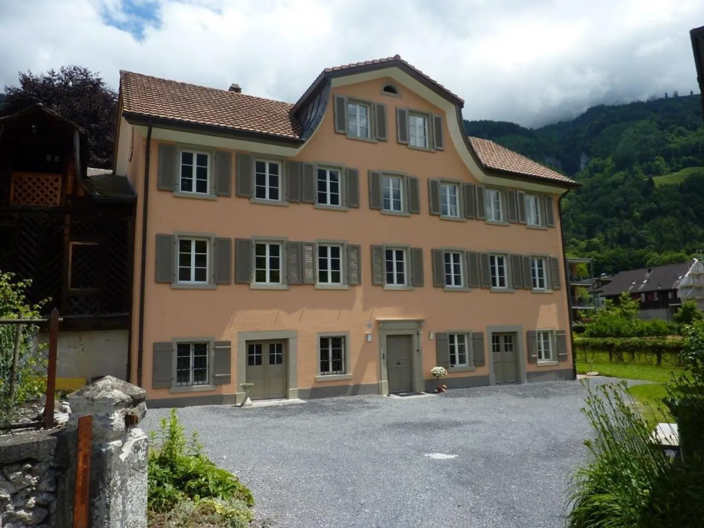 Appartement ensoleillé de 3 1/2 pièces dans une ancienne maison glaronnaise - Photo 10 sur 10