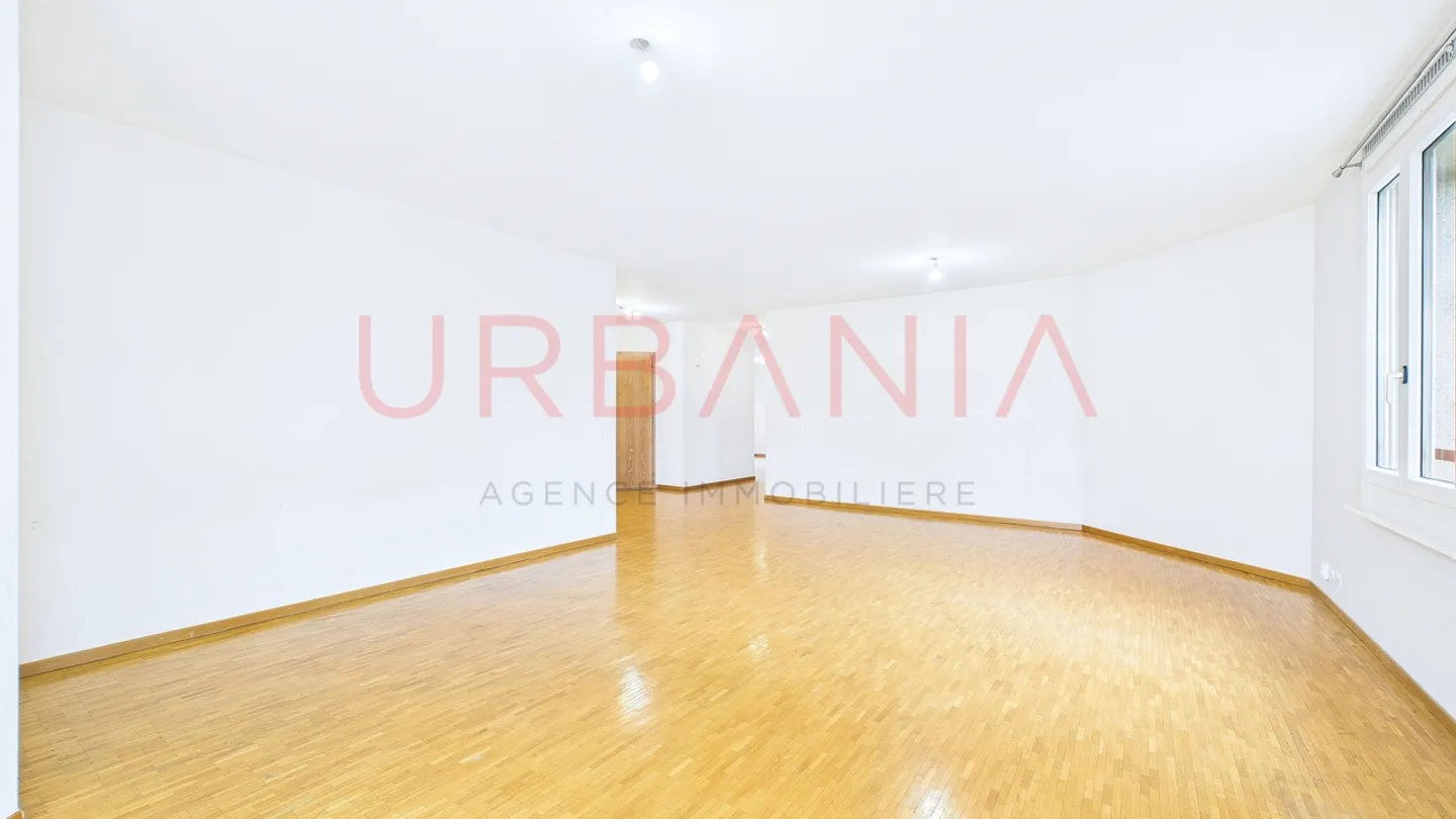 Helle 4-Zimmer-Wohnung mit Außenbereichen - Foto 2 von 5