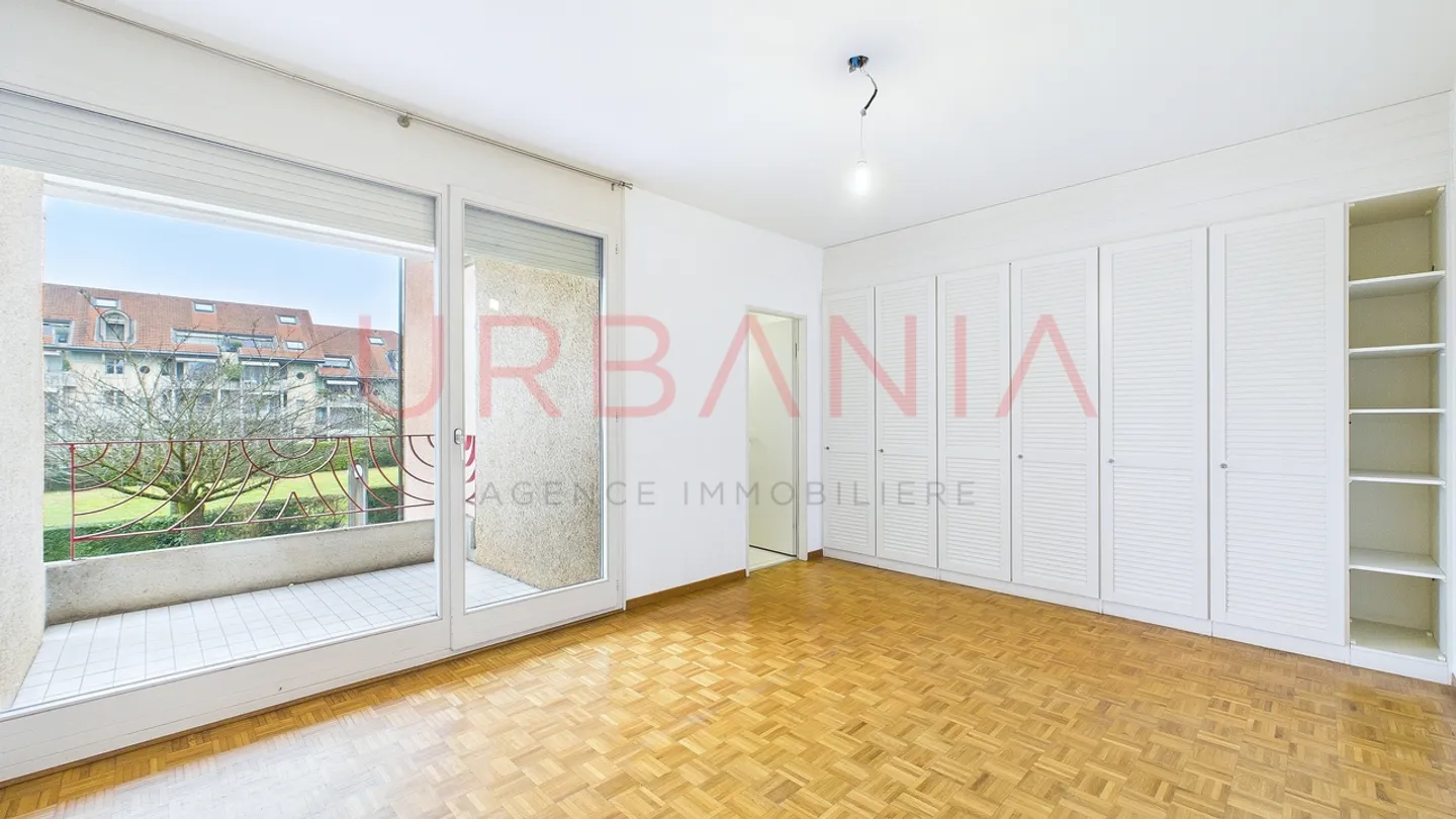 Helle 4-Zimmer-Wohnung mit Außenbereichen - Foto 3 von 5