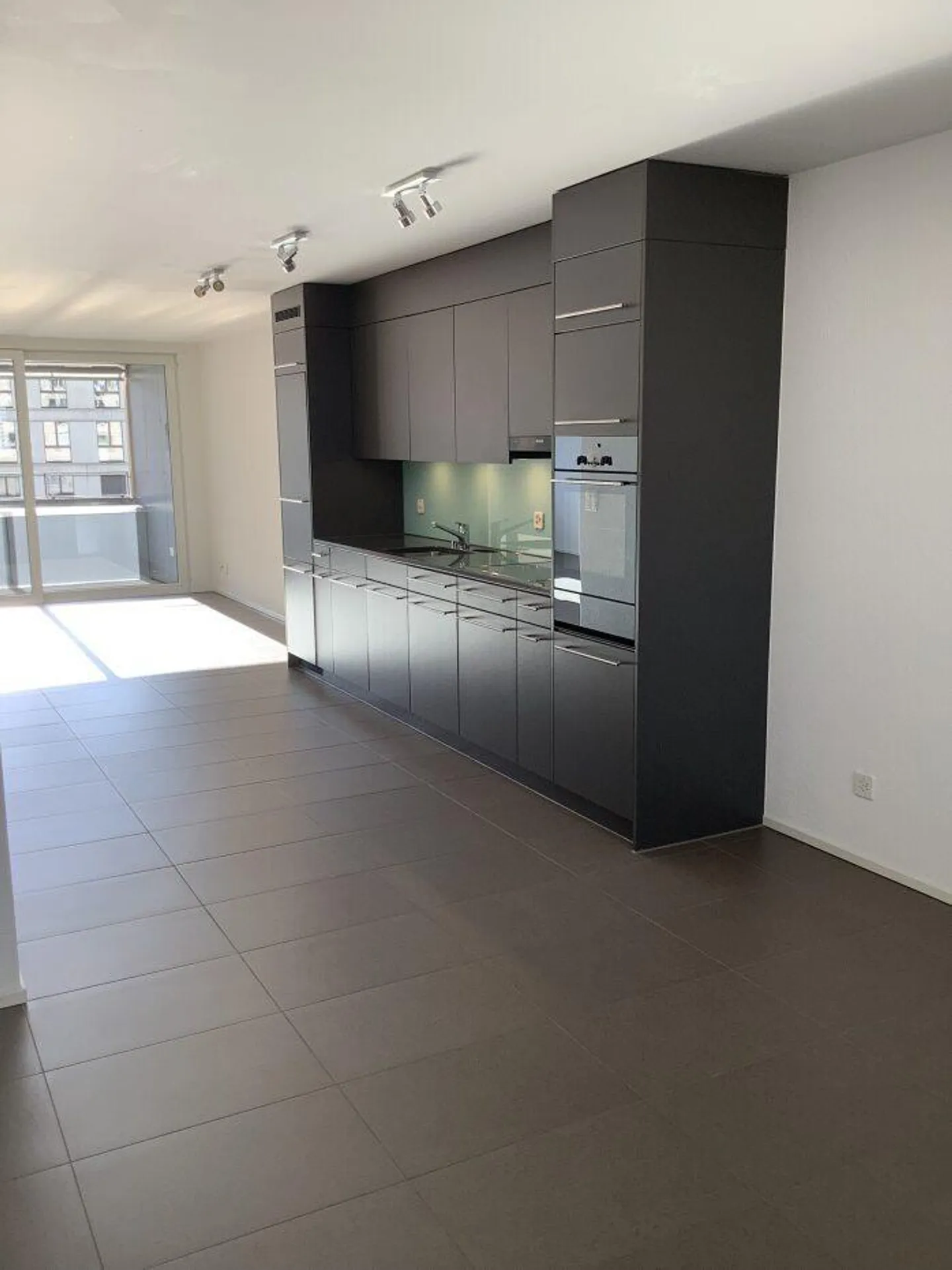 appartement lumineux 1.5 pièces dans un emplacement central - Photo 4 sur 11