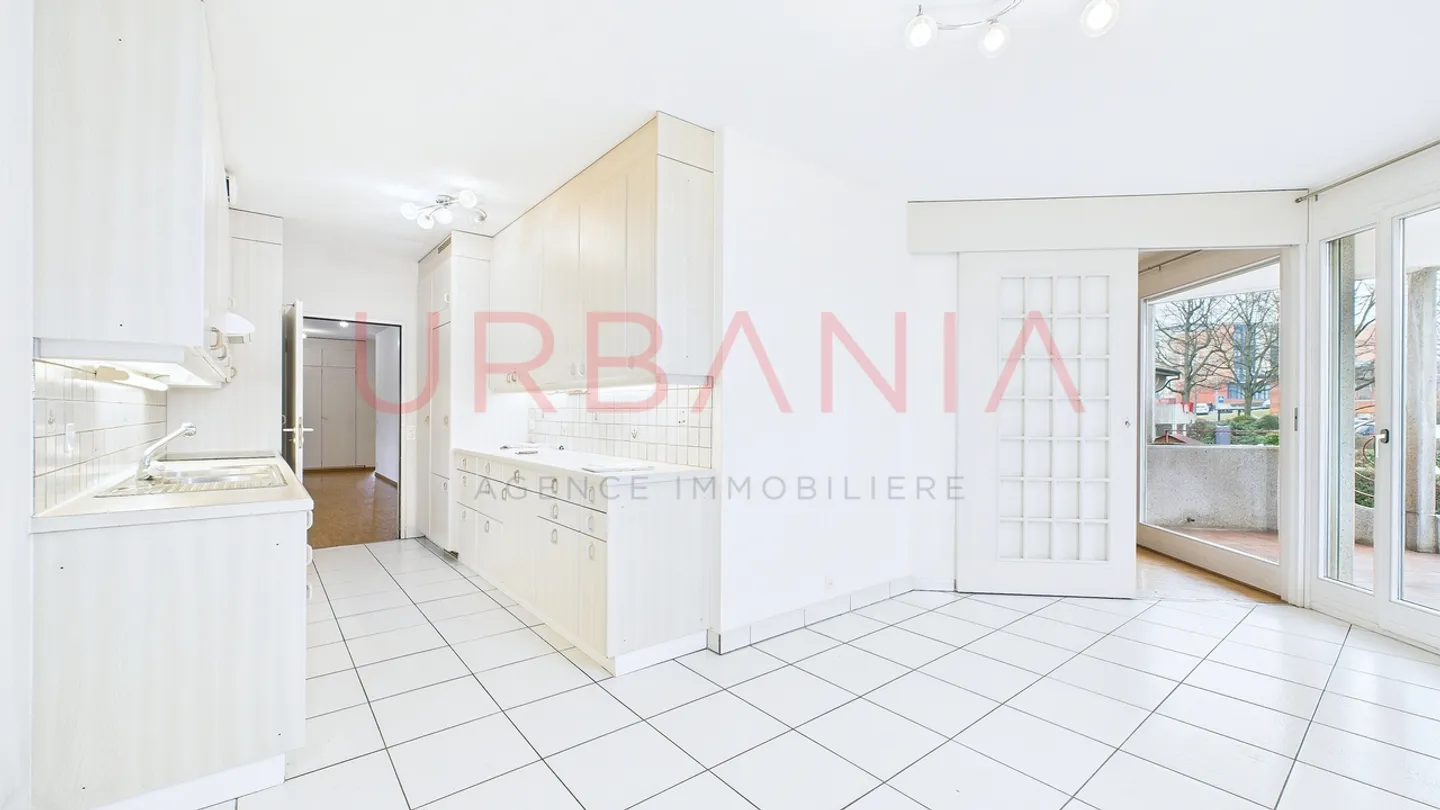 Helle 4-Zimmer-Wohnung mit Außenbereichen - Foto 4 von 5