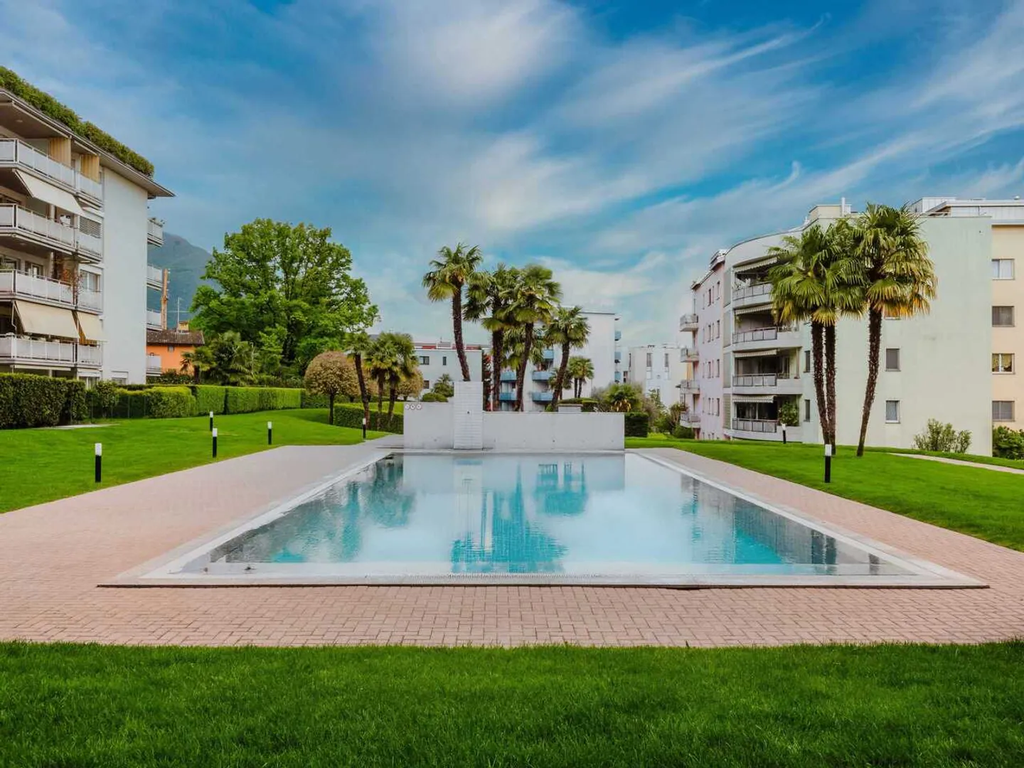 Stylish 1.5-room apartment in Lugano – with indoor pool, sauna, and fitness area - Photo 10 of 13