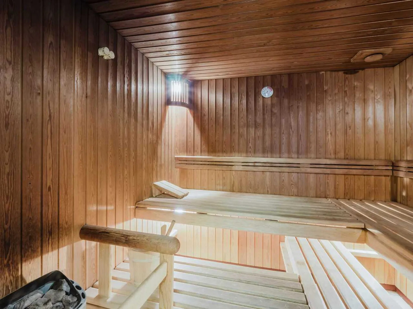 Stylish 1.5-room apartment in Lugano – with indoor pool, sauna, and fitness area - Photo 12 of 13