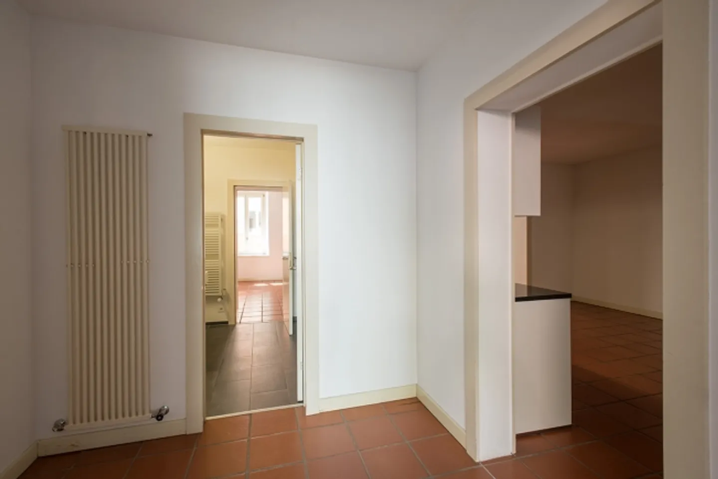 Central and close to the train station - Photo 7 of 8