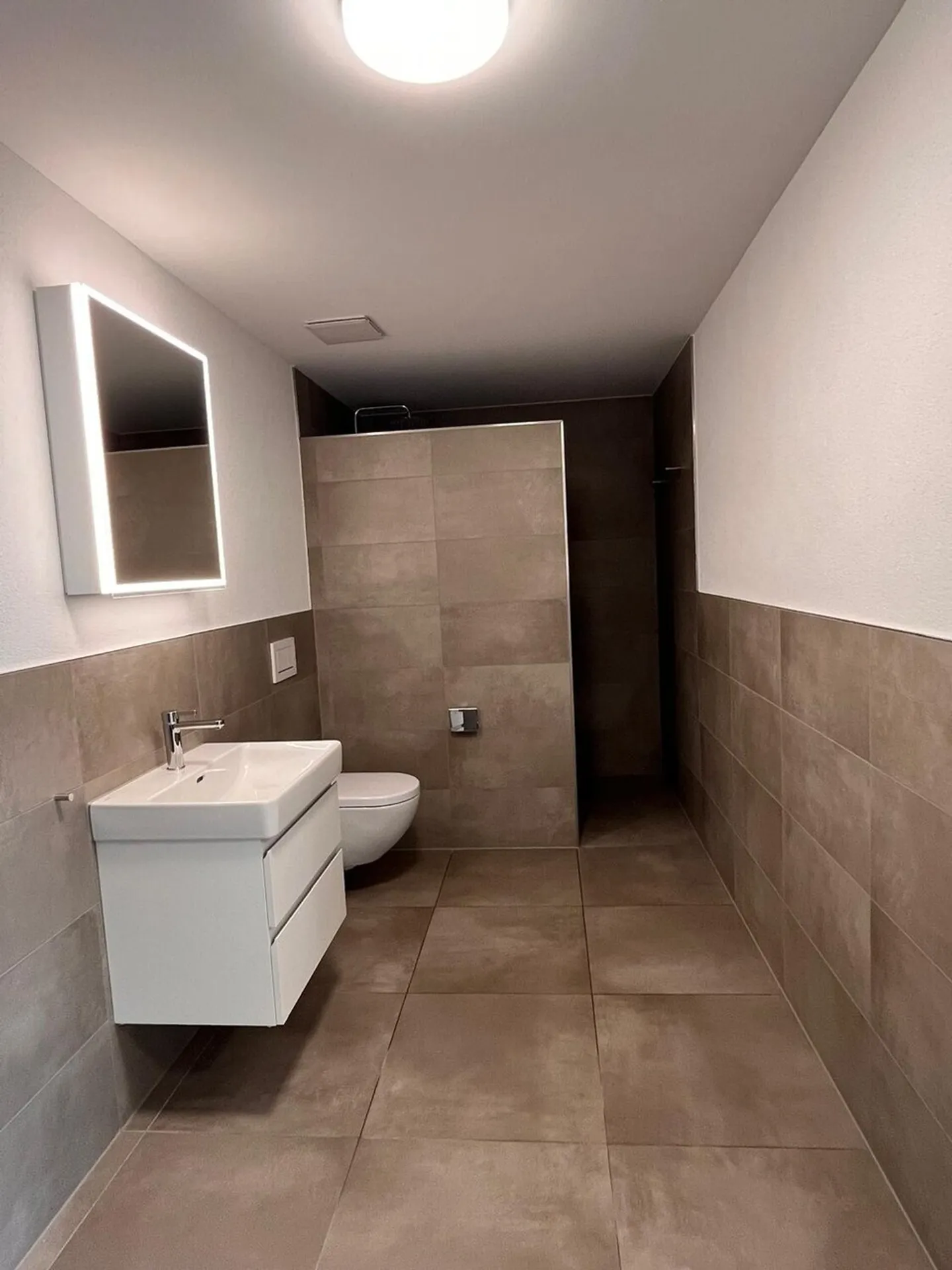 Freshly renovated 3.5-room apartment in a central location in Lyss - Photo 4 of 5