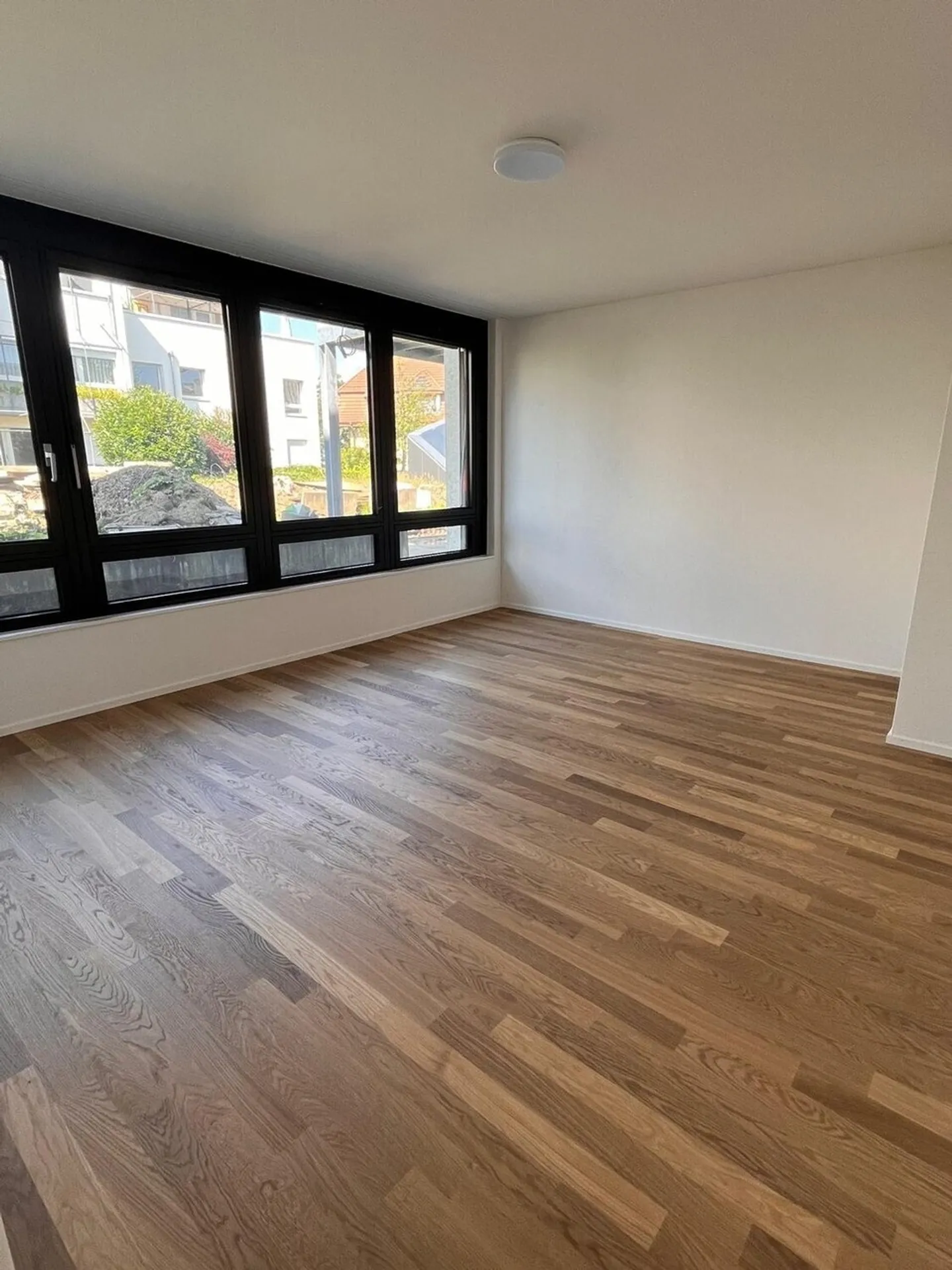 Freshly renovated 3.5-room apartment in a central location in Lyss - Photo 5 of 5