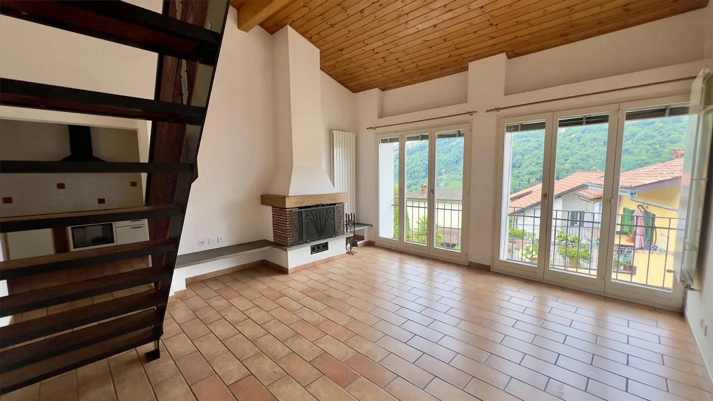 GELEGENHEIT - GERÄUMIGES 3.5-ZIMMER-DUPLEX IM HERZEN VON PURASCA - Foto 2 von 11