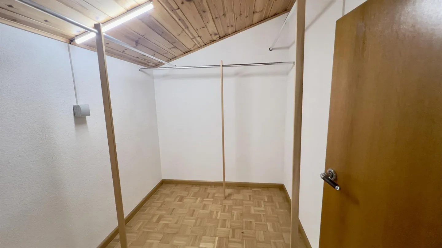 GELEGENHEIT - GERÄUMIGES 3.5-ZIMMER-DUPLEX IM HERZEN VON PURASCA - Foto 7 von 11