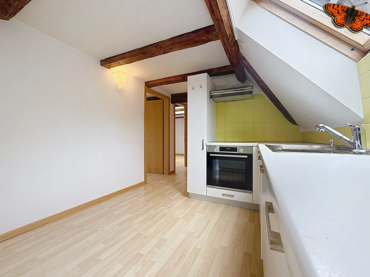 Charming Apartment - Photo 5 of 10