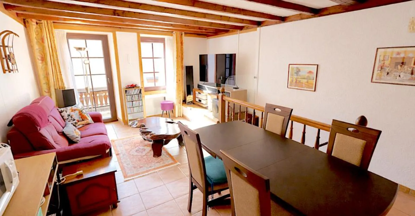 Angrenzendes Dorfhaus mit 5,5 Zimmern und Mezzanin - Foto 5 von 13